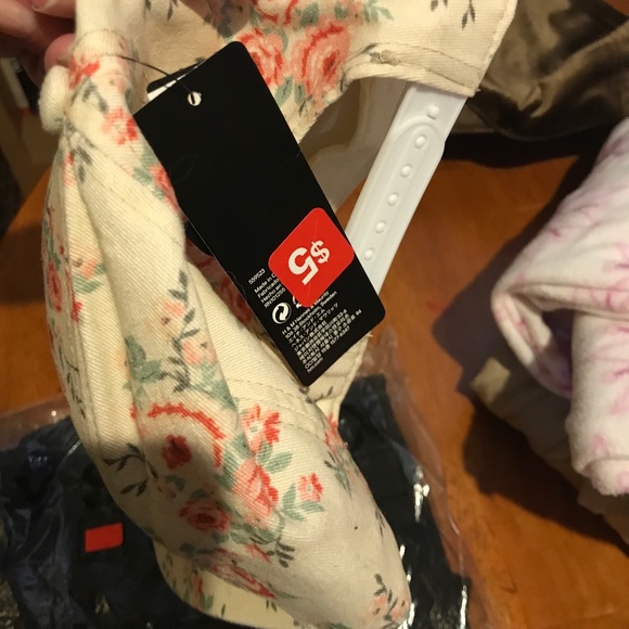 Nwt hat - Picture 2 of 2